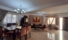 Spacious 4 bedroom home with pool in Agios Athanasios 