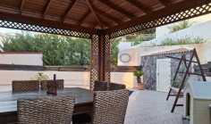 Spacious 4 bedroom home with pool in Agios Athanasios 