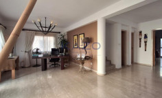 Spacious 4 bedroom home with pool in Agios Athanasios 