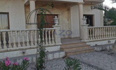 Spacious 5 bedroom villa with pool in Parekklisia 