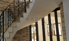Spacious 5 bedroom villa with pool in Parekklisia 