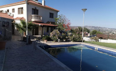 Spacious 5 bedroom villa with pool in Parekklisia 
