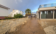 Modern detached house in sunny Pissouri with pool 