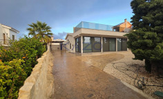 Modern detached house in sunny Pissouri with pool 