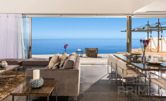 Spacious 4 bedroom villa for sale in Coral Bay