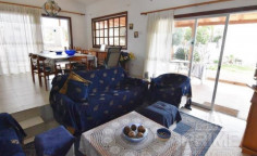 Spacious 3 bedroom bungalow for sale in Coral Bay