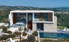 Large 3 bedroom villa with swimming pool for sale in Minthis Hills