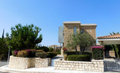Large 3 bedrooms villa with swimming pool for sale in Latsi