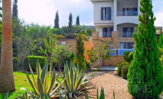 Spacious 3 bedroom villa with swimming pool for sale in Latsi