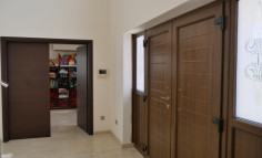 A 5 bedroom family house in Pyrgos w large land 