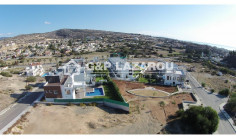 Large 4 bedrooms villa with swimming pool for sale in Mouttagiaka