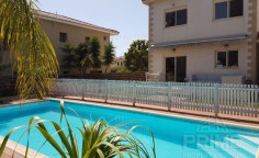 3 bedroom unfurnished villa with swimming pool for sale in Parekklisia