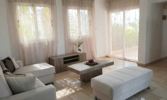 recently renovated oversized 1bed apartment in Universal!