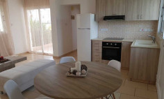 recently renovated oversized 1bed apartment in Universal!