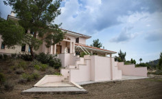5 bedroom detached villa in Lythrodontas 