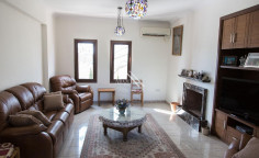 5 bedroom detached villa in Lythrodontas 