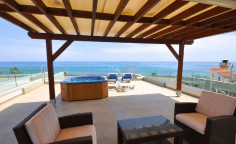 Spacious 3 bedroom apartment with swimming pool for sale in Perivolia Spacious 3 bedroom apartment with swimming pool for sale in Perivolia