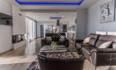 5 bedroom detached villa in Livadia 