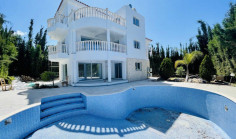 Beautiful 4 bedroom house with swimming pool for sale in Agios Georgios