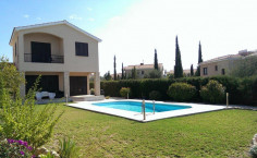 Beautiful 3 bedroom house with swimming pool for sale in Kouklia