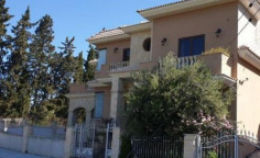 Lovely 4 bedroom house with swimming pool for sale in Agia Fyla