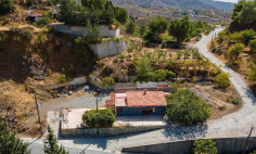 4 bedroom house with swimming pool for sale in Kalo Chorio