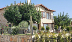 Beautiful 5 bedroom house with swimming pool for sale in Souni-Zanakia