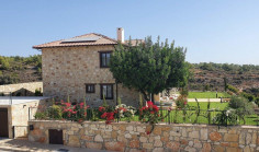 Beautiful 5 bedroom house with swimming pool for sale in Souni-Zanakia