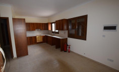 Large 3 bedroom house for sale in Lysos