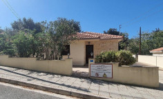 Large 3 bedroom house for sale in Lysos