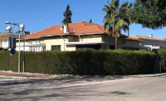 Large 4 bedroom house with swimming pool for sale in Ayios Andreas