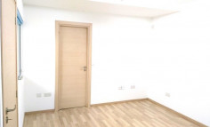 Office 100 m2 to rent in Mesa Geitonia