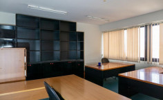 Large office for sale in Agioi Omologites