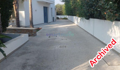 4 + 1 bedroom detached villa 2 minute walk to beach for rent Limassol 