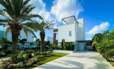 Luxury 6 bedroom furnished house with swimming pool for sale in Ayia Napa