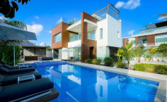 Luxury 6 bedroom furnished house with swimming pool for sale in Ayia Napa