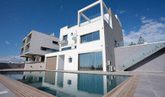 6 bedroom house with swimming pool for sale in Green Area