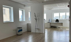 Spacious office to rent in Mesa Geitonia