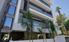 Large 3 bedroom penthouse with swimming pool for sale in Mesa Geitonia