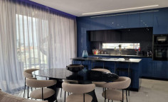 Large 3 bedroom penthouse with swimming pool for sale in Mesa Geitonia