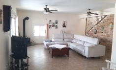4 bedroom detached house with sea view in Tersefanou 