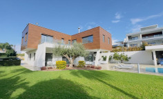6 bedroom house with swimming pool for sale in Mouttagiaka
