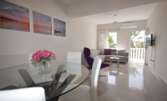 Luxury 2 bedroom furnished apartment with swimming pool for sale in Tombs of the Kings