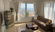 Large 6 bedrooms house with swimming pool for sale in Peyia