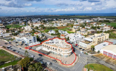 Shared mixed-use building in Deryneia, Famagusta 