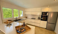 Large 4 bed house with swimming pool for sale in Coral Bay