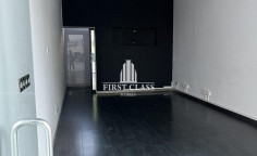 Luxury shop to rent in Agioi Omologites