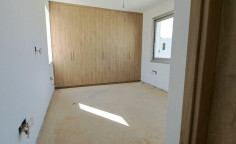 Spacious 4 bedroom house with swimming pool for sale in Konia