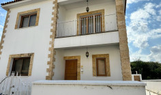 Five bedroom detached house at oroclini 