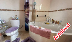 Three bedrooms detached fully furnished bungalow on a plot of 766 m2 at a 